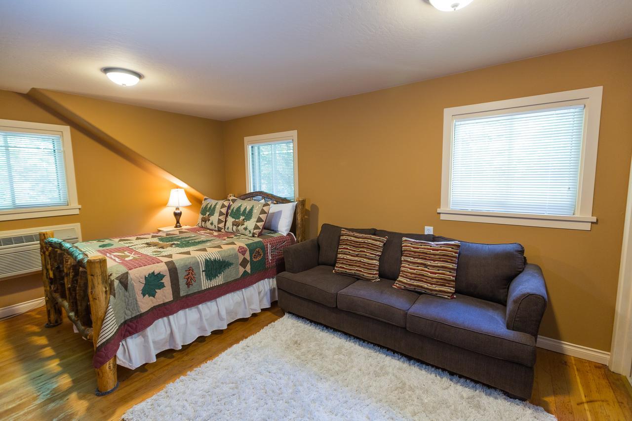 Morrisons Rogue River Lodge Merlin Extérieur photo