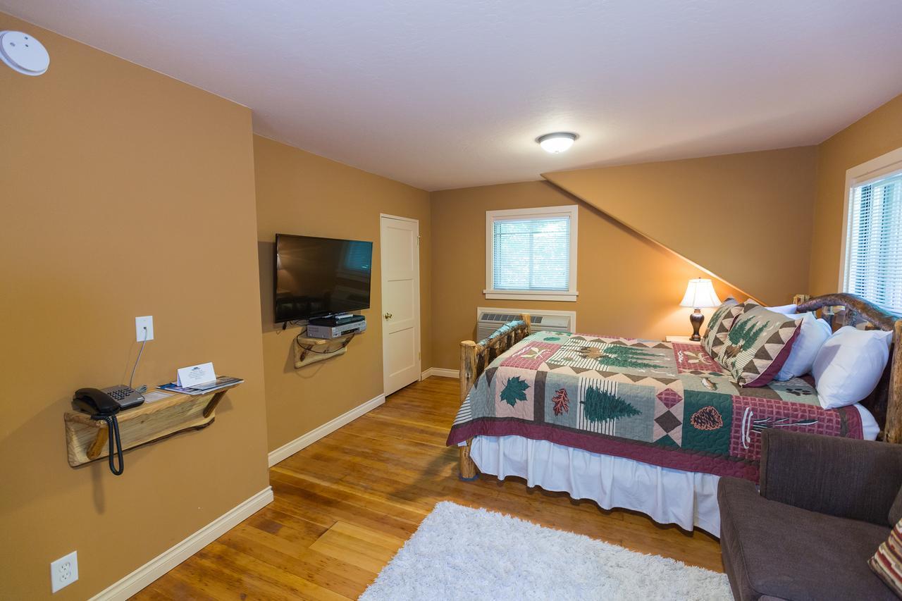 Morrisons Rogue River Lodge Merlin Extérieur photo