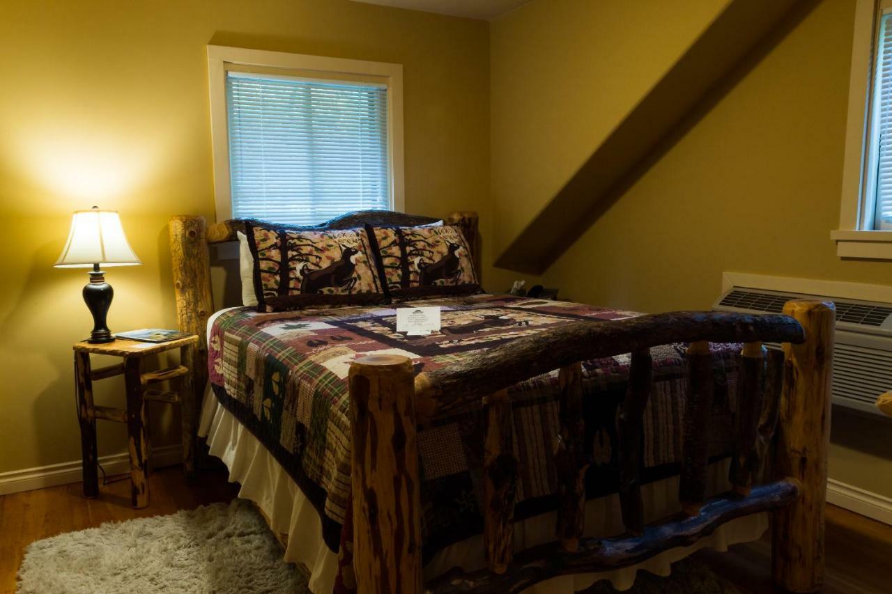 Morrisons Rogue River Lodge Merlin Extérieur photo