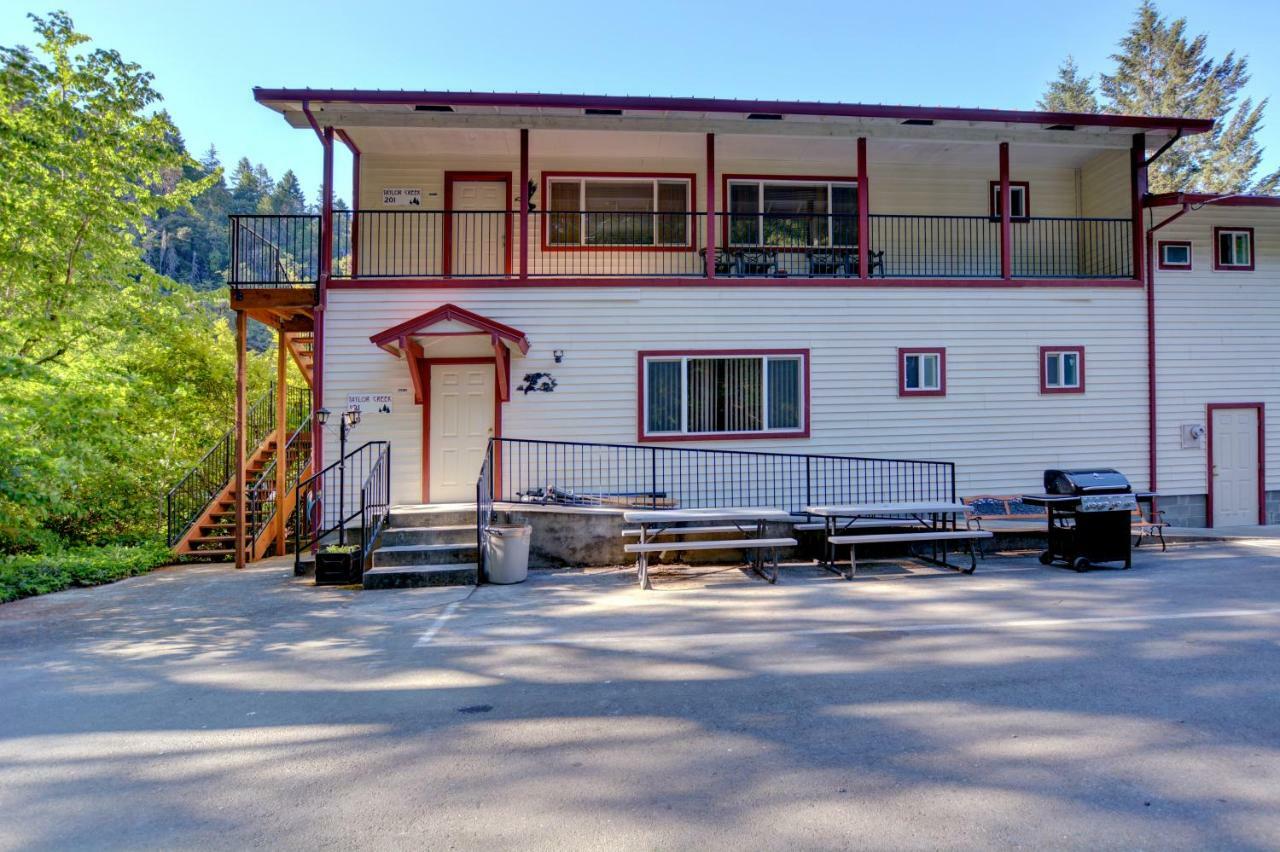 Morrisons Rogue River Lodge Merlin Extérieur photo