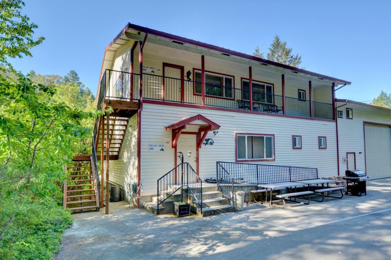 Morrisons Rogue River Lodge Merlin Extérieur photo